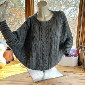 Gray pull over cropped sweater with full sleeves